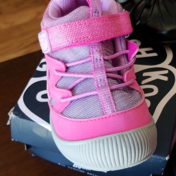 Various types of toddlers shoes - Picture 2 of 3